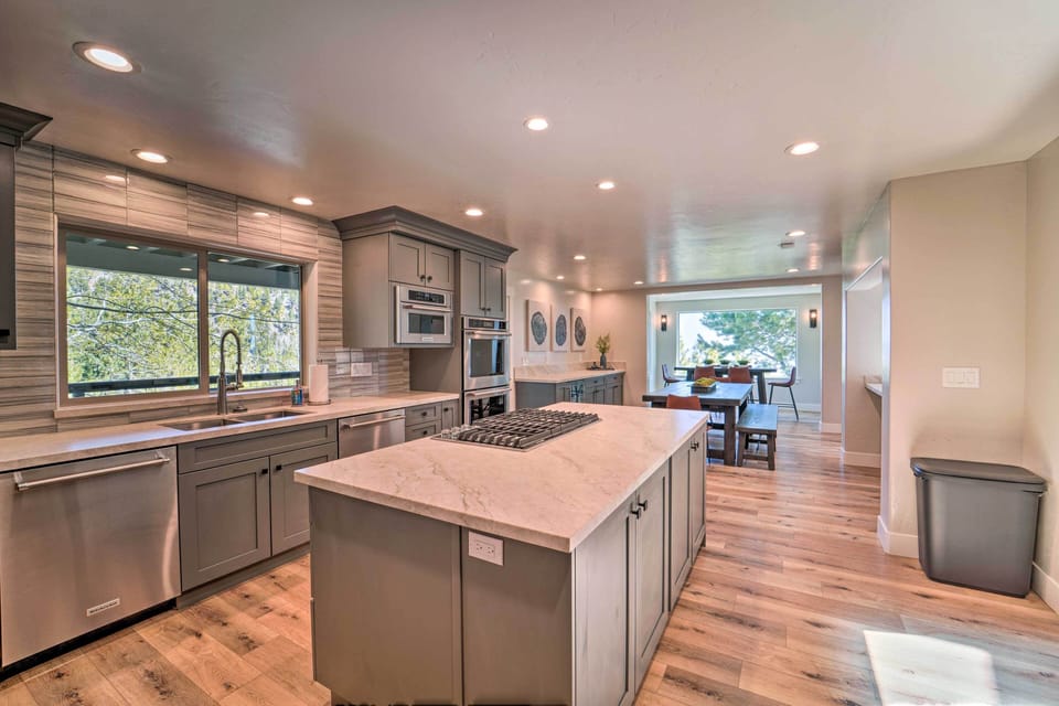 House (6 Bedrooms) | Interior