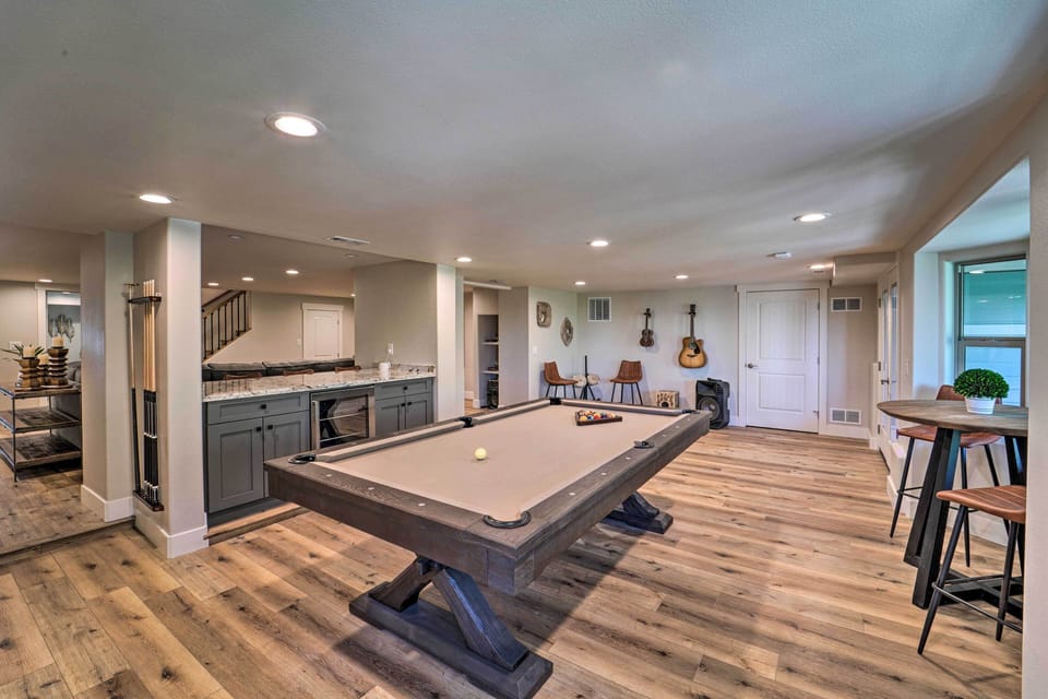 House (6 Bedrooms) | Interior