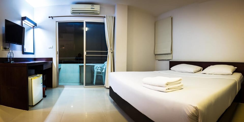 1 bedroom, blackout drapes, free WiFi