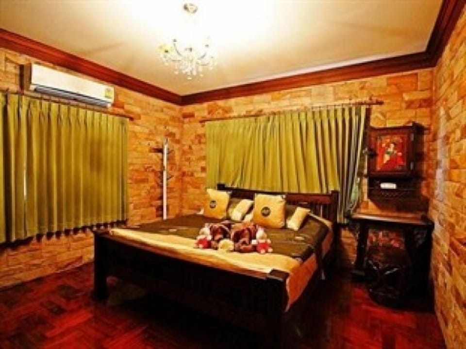 Deluxe Room | Rollaway beds, free WiFi