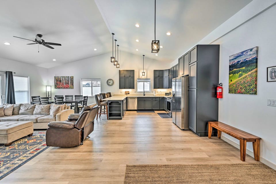 House (4 Bedrooms) | Interior