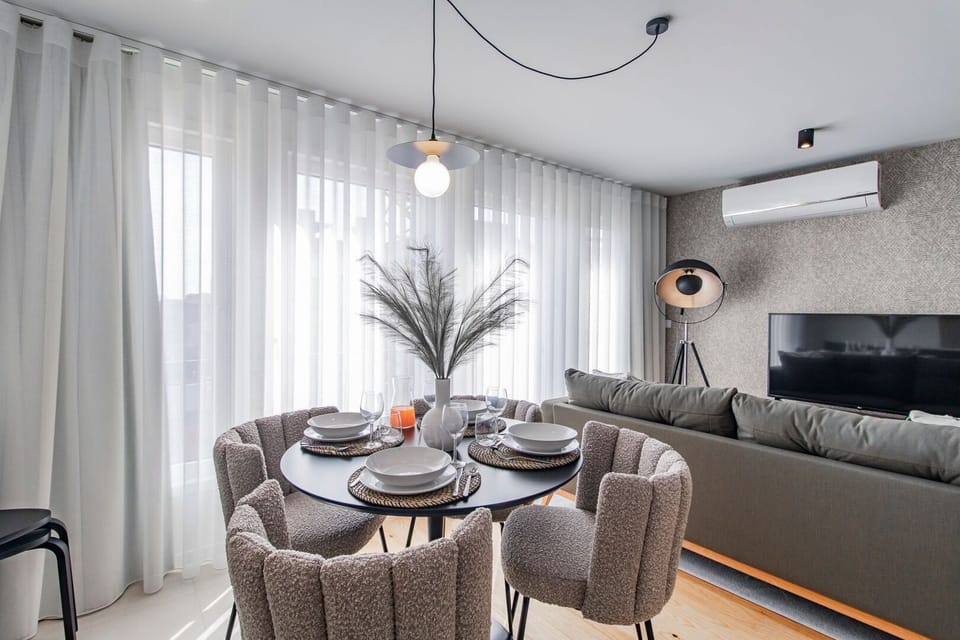 Gather around the dining table, adorned with tasteful decor, and savor delicious dishes while basking in the cozy ambiance of this inviting space. #lovely #airbnbporto