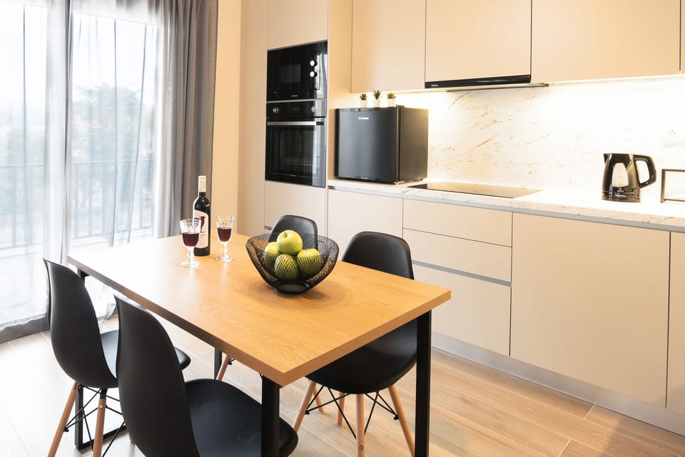 Luxury 1 | Private kitchen | Fridge, espresso maker, coffee/tea maker, electric kettle