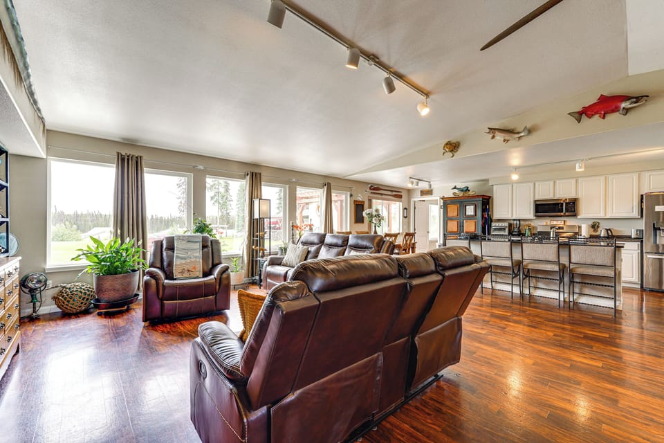 House (5 Bedrooms) | Interior