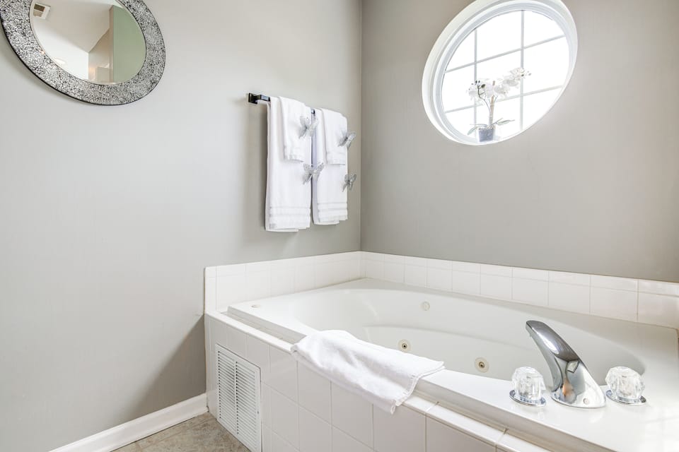 Home Sweet Home' w/ Private Pool + Patio! Cottage in Knoxville