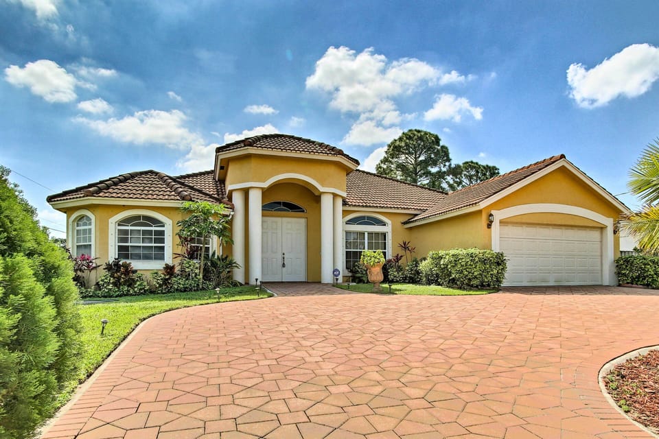 House (4 Bedrooms) | Front of property