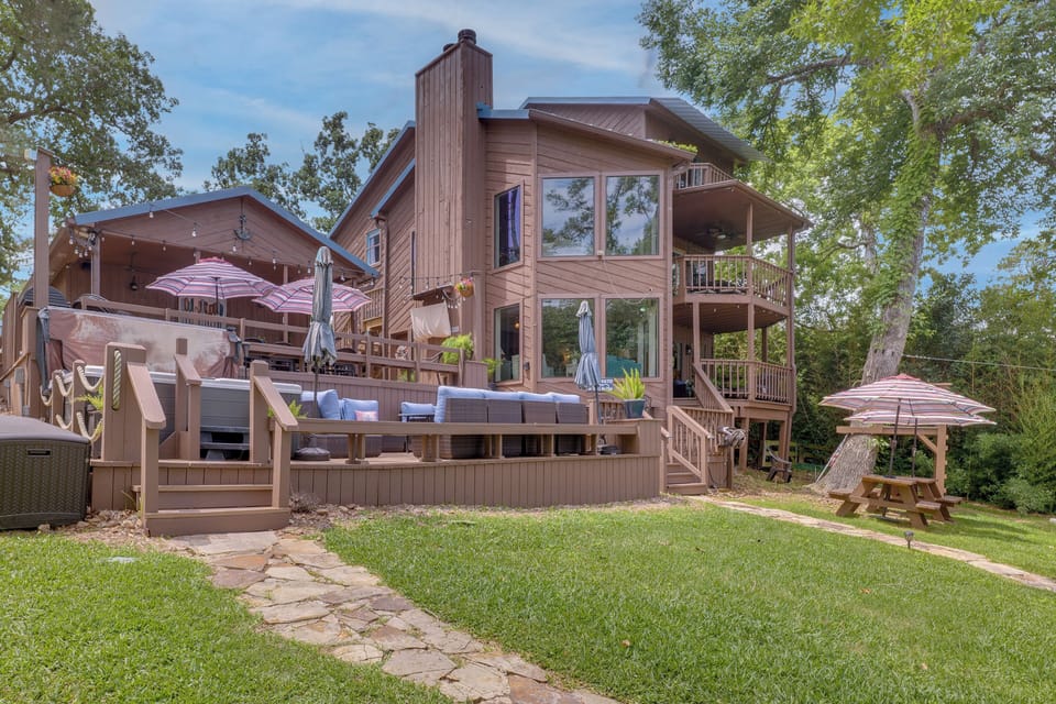House (5 Bedrooms) | Front of property