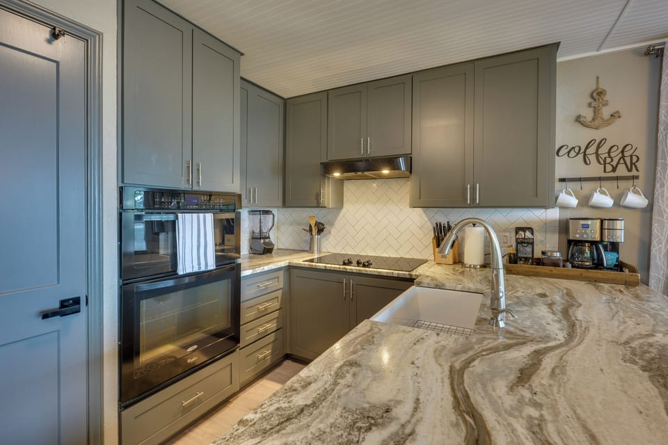 House (5 Bedrooms) | Interior