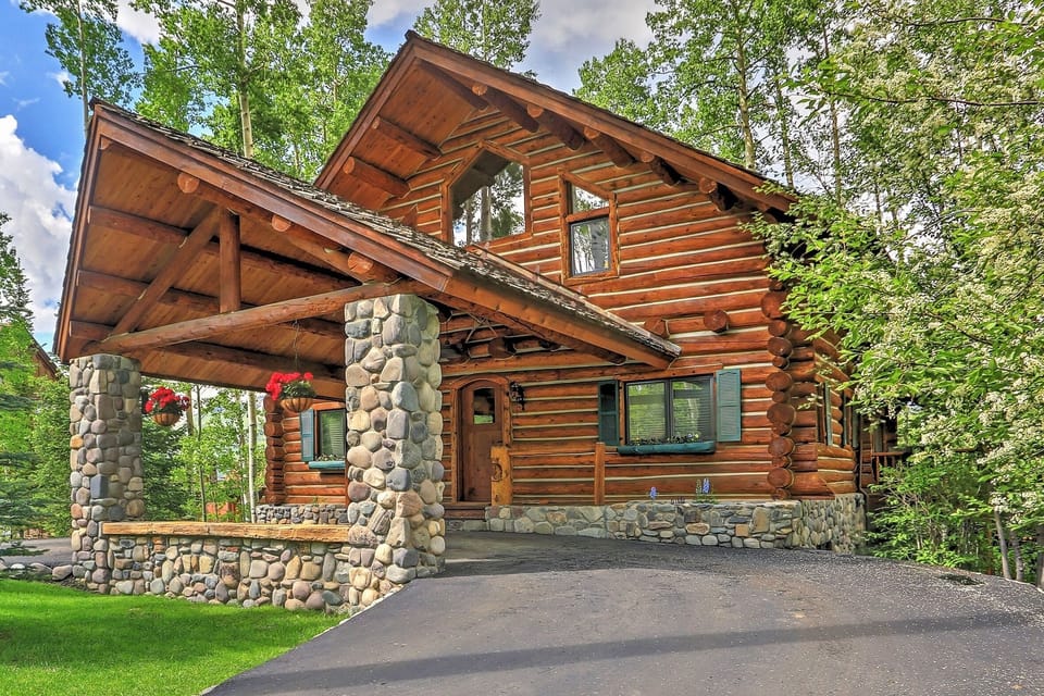 House (4 Bedrooms) | Front of property