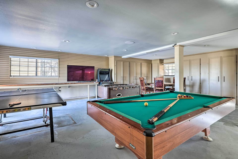 House (5 Bedrooms) | Interior