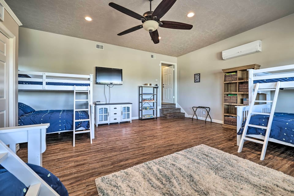 House (5 Bedrooms) | Interior