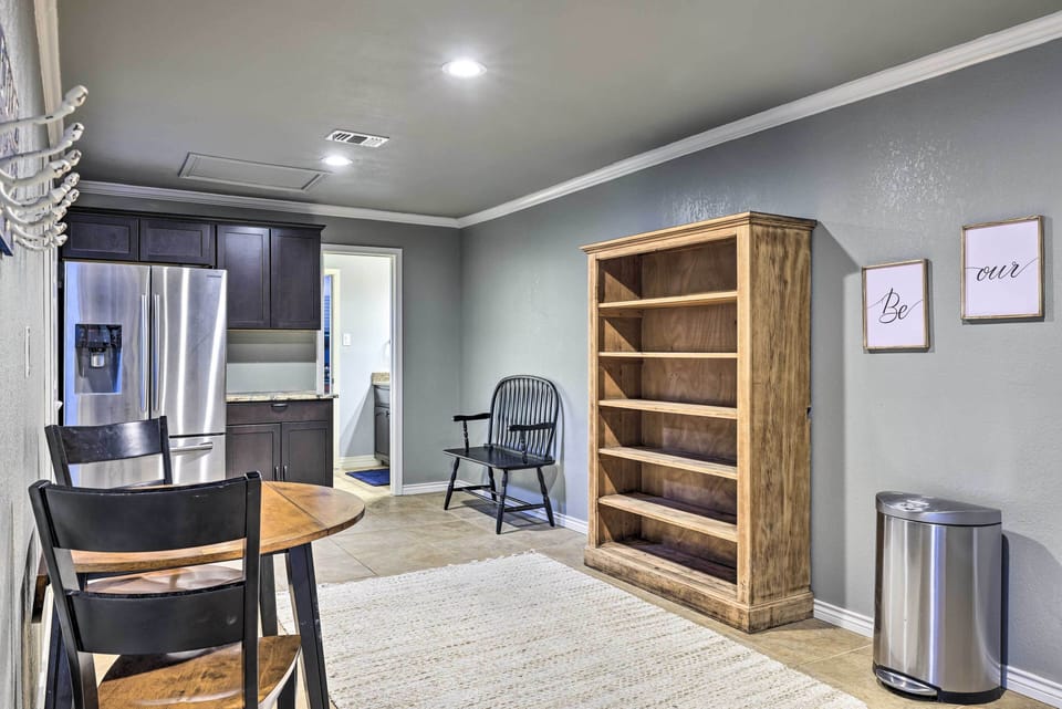 House (5 Bedrooms) | Interior