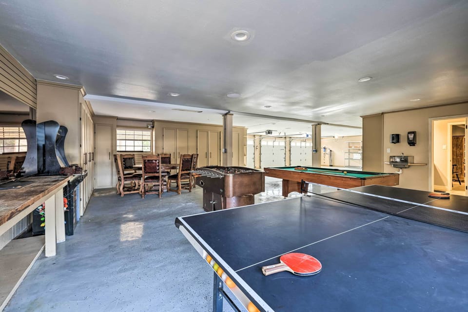 House (5 Bedrooms) | Interior
