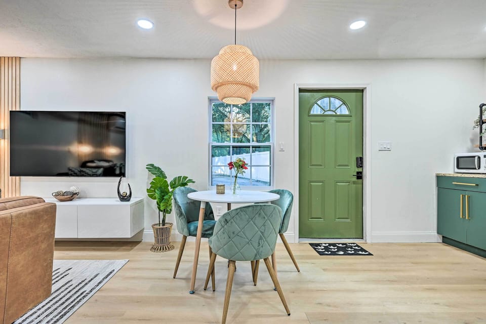 House (6 Bedrooms) | Interior