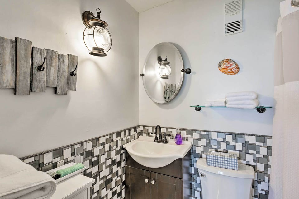 PCB Beachfront 'coastal Abode' at Pinnacle Port! Apartment in Sunnyside