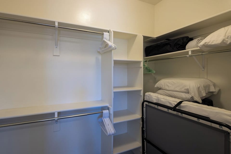 Luxury House, Multiple Bedrooms, Pool Access, Mountain View | 4 bedrooms, laptop workspace, iron/ironing board, free WiFi