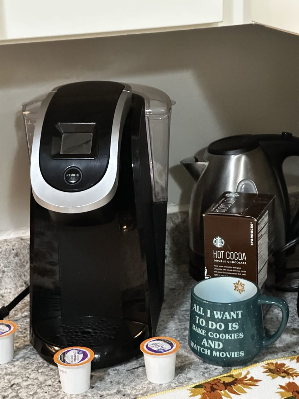 Royal Condo | Private kitchen | Espresso maker, coffee/tea maker, electric kettle, ice maker