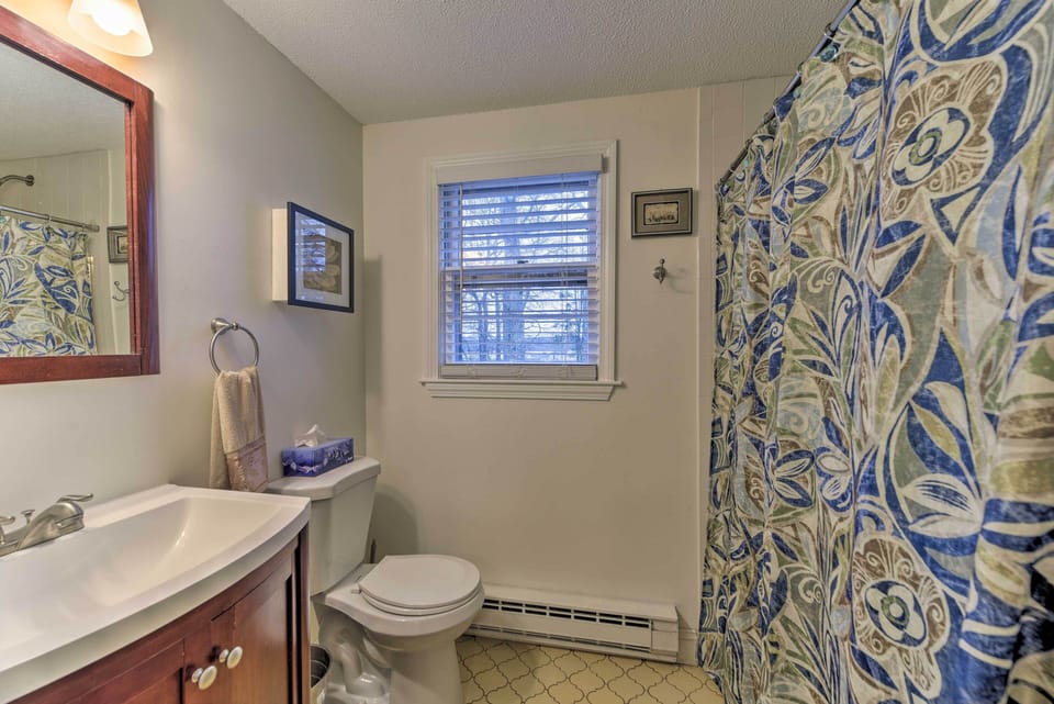 Pond Access & Private Dock: East Wareham Home Cottage in Wareham