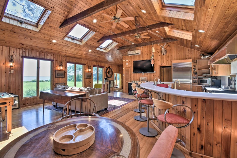 House (6 Bedrooms) | Interior