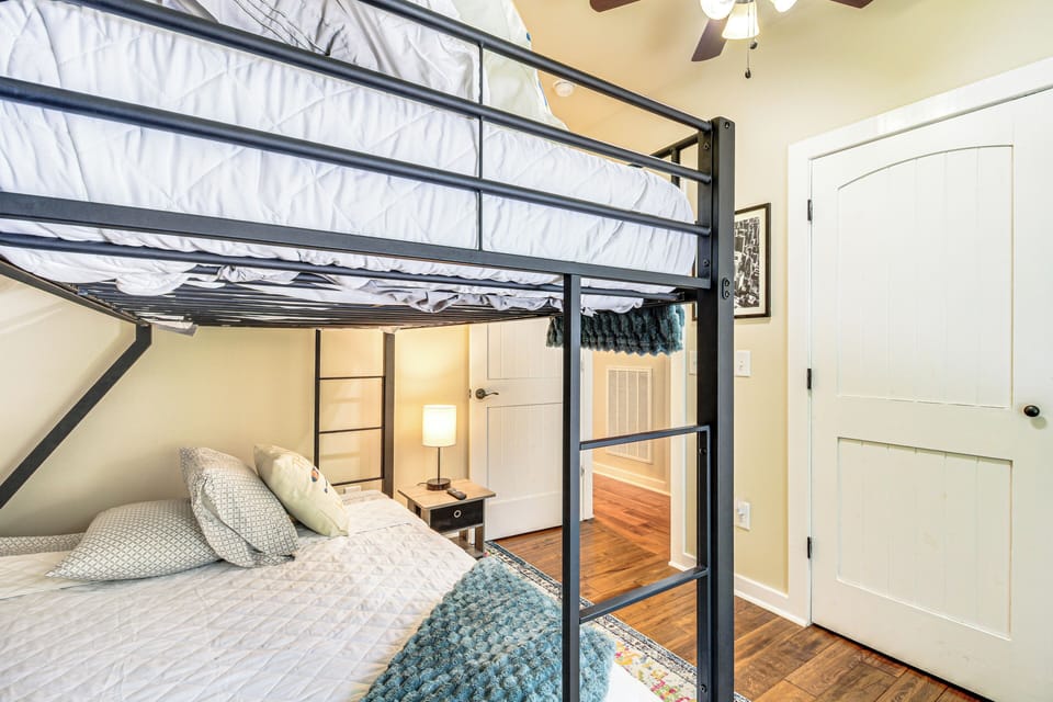House (4 Bedrooms) | Interior