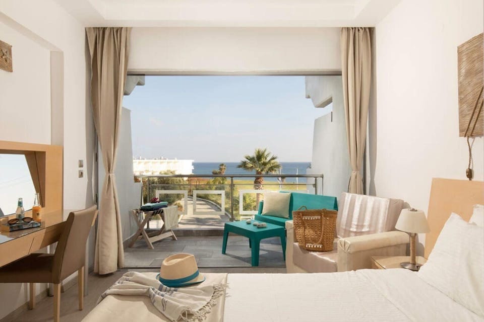 Premium bedding, free minibar, in-room safe, soundproofing