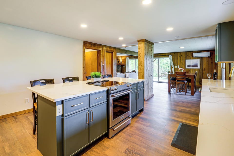 House (5 Bedrooms) | Interior