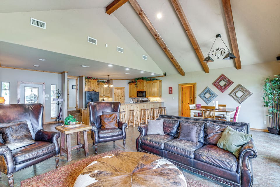 House (4 Bedrooms) | Interior