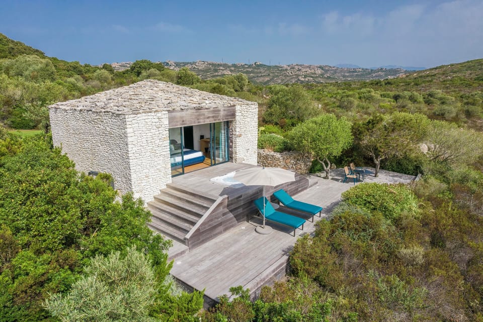 Suite, Hot Tub | Minibar, in-room safe, desk, soundproofing