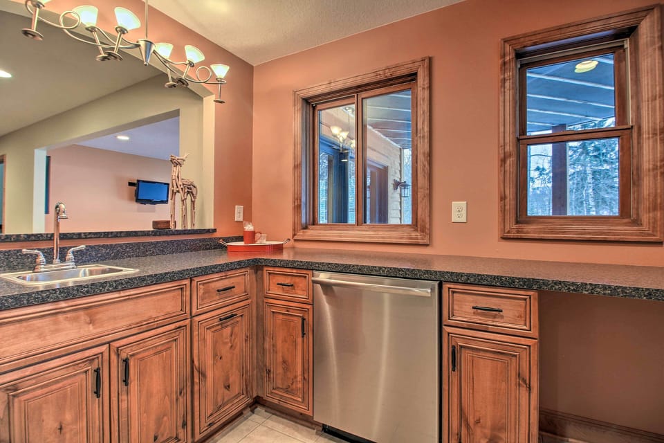 House (4 Bedrooms) | Interior