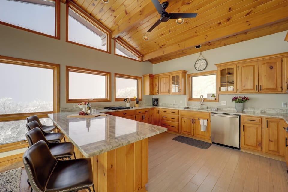 House (4 Bedrooms) | Interior