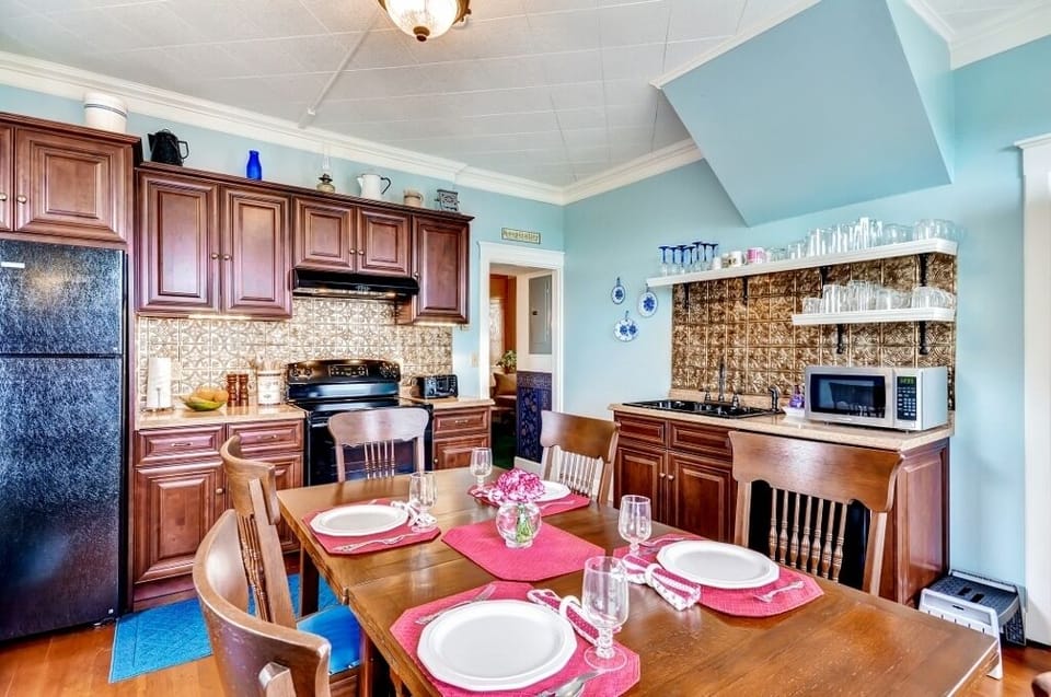 Apartment (2 Bedrooms) | Private kitchen | Microwave, oven, stovetop, dishwasher