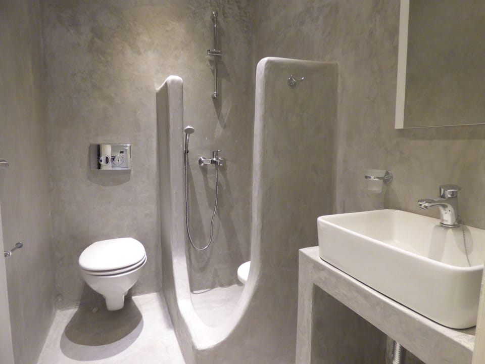 Deluxe Room, 1 Double Bed, Balcony | Bathroom | Shower, free toiletries, hair dryer, towels