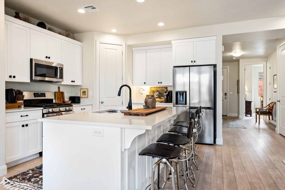 House, 5 Bedrooms | Private kitchen | Fridge, oven, coffee/tea maker, toaster