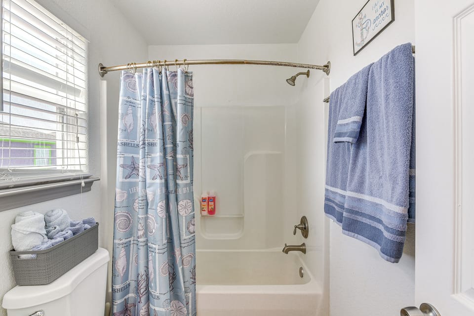 Steps to Surfside Beach With Easy Ramp Access! Cottage in Surfside Beach