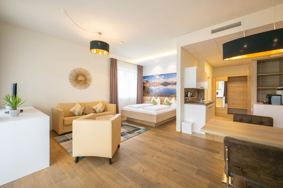 Premium bedding, in-room safe, desk, laptop workspace