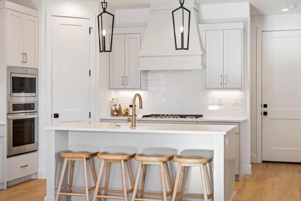 Townhome, 5 Bedrooms | Private kitchen | Fridge, oven, coffee/tea maker, toaster