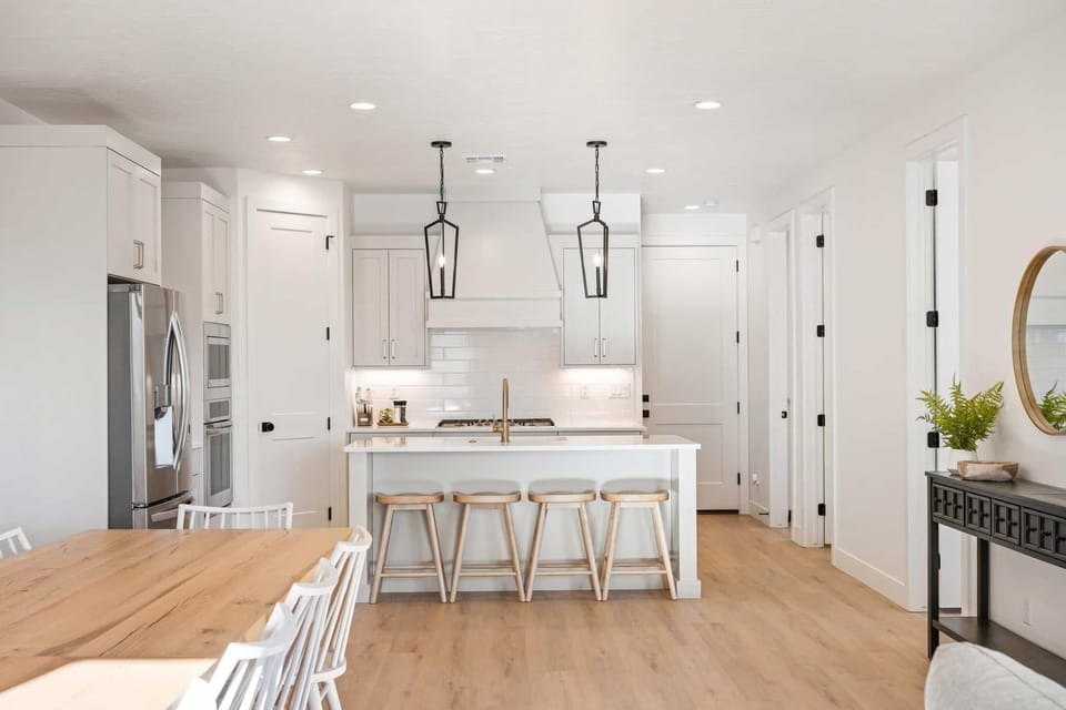 Townhome, 5 Bedrooms | Private kitchen | Fridge, oven, coffee/tea maker, toaster