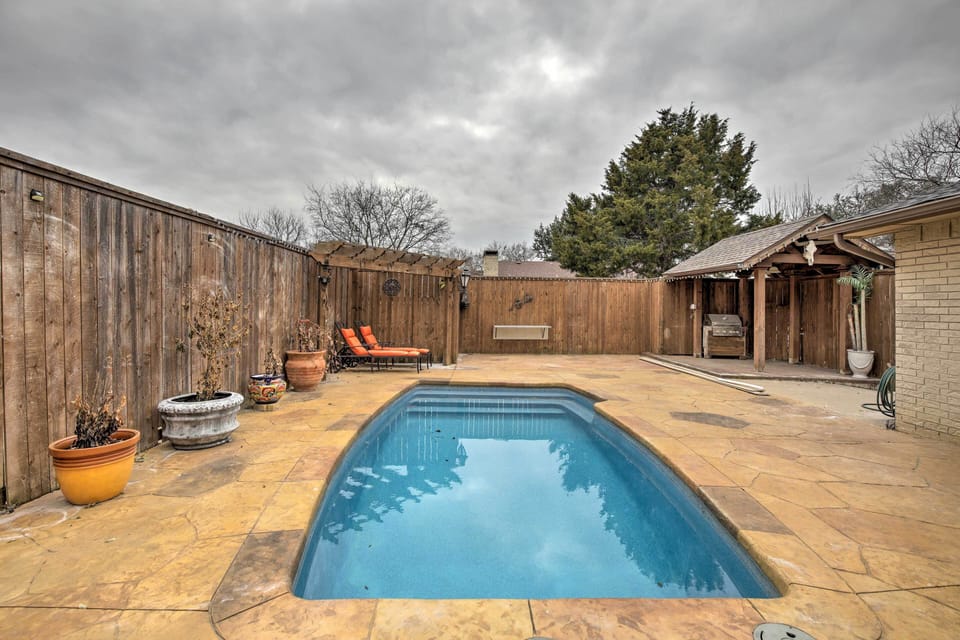 House (5 Bedrooms) | Front of property
