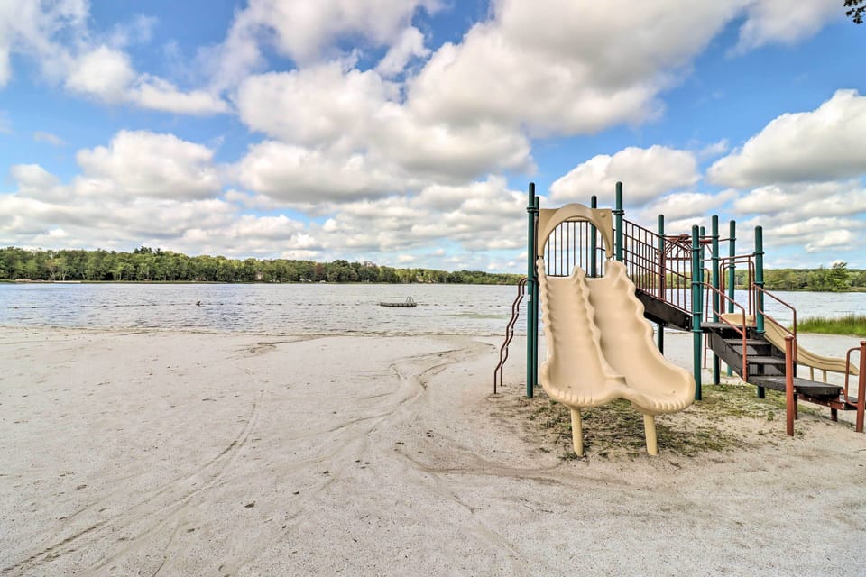 Community Beach & Lake: Pocono Summit Escape Cottage in Coolbaugh Township