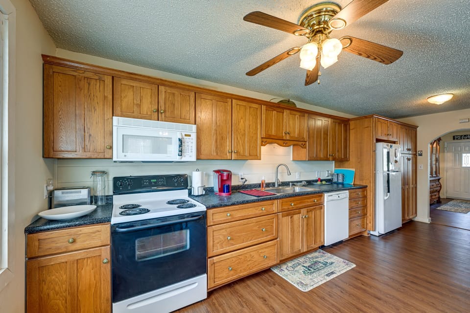 House (2 Bedrooms) | Interior