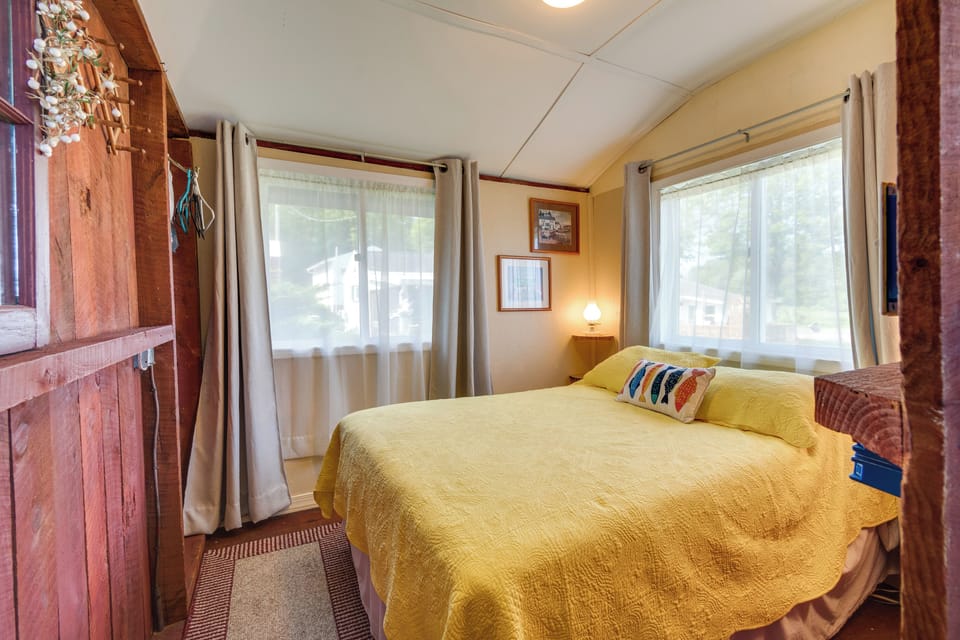 Bayfront Red Creek Vacation Rental w/ Boat Dock! Cottage in New York