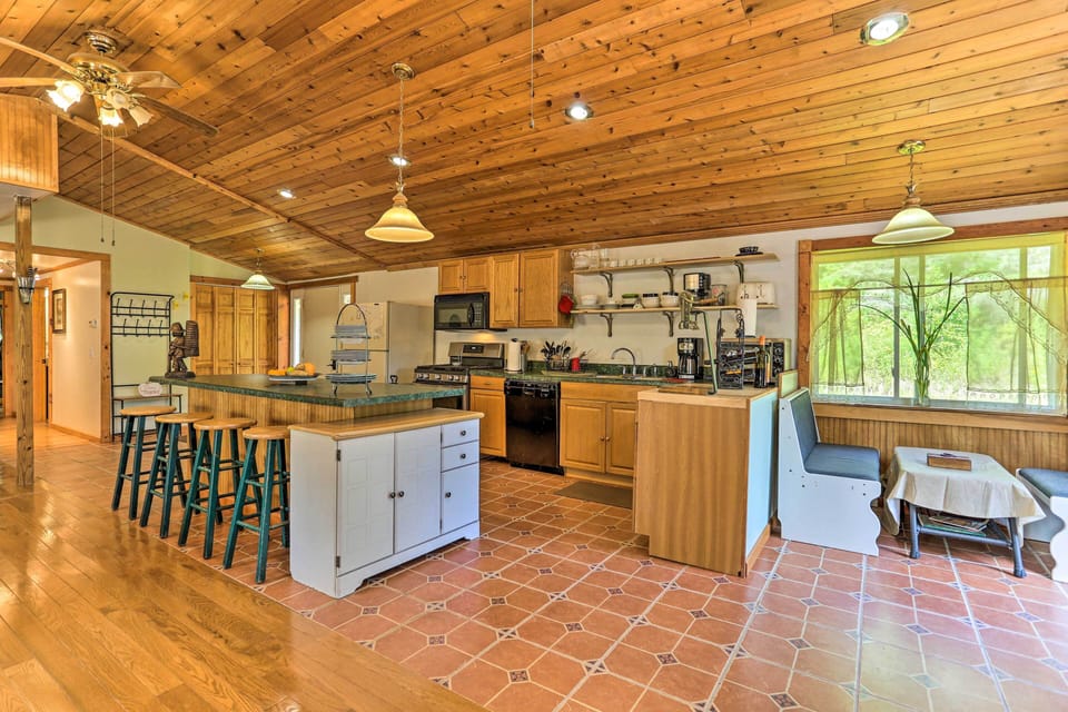 House (5 Bedrooms) | Interior
