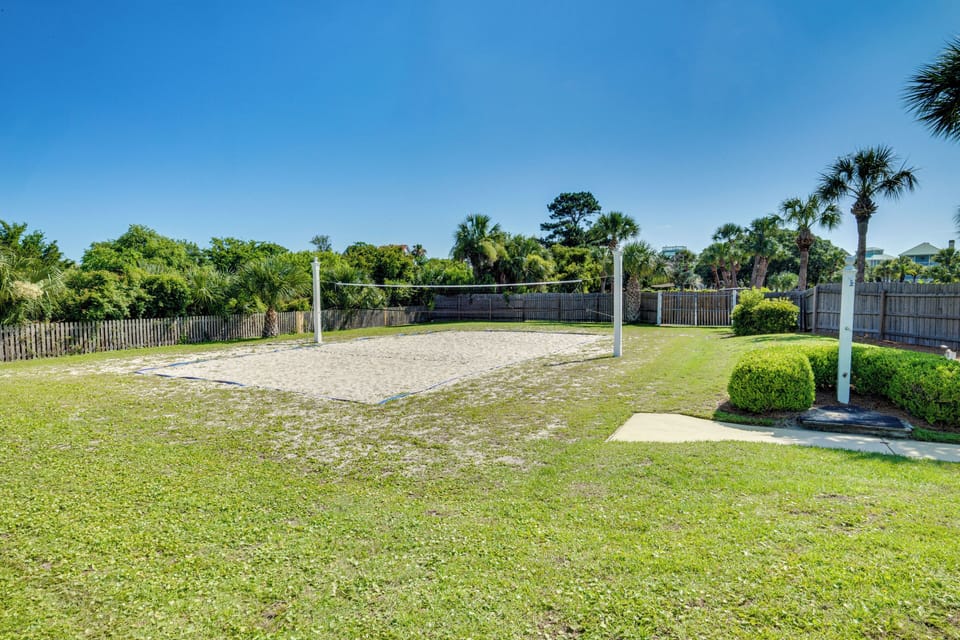 St Helena Island Condo - 1/2 Mi to Beach Apartment in South Carolina