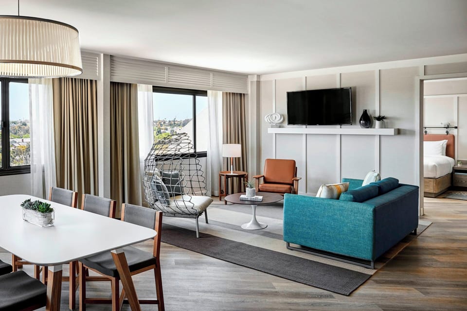 Executive Suite, 1 King Bed with Sofa bed, Golf View (Mobility Accessible, Tub) | Living room | 55-inch TV with cable channels, table tennis, pay movies