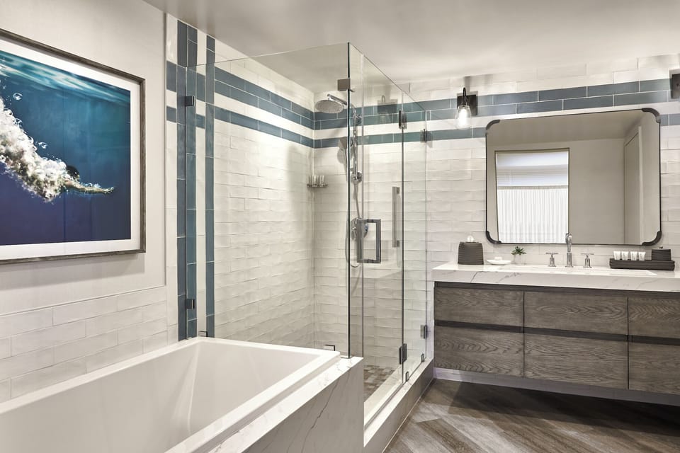 Executive Suite, 1 King Bed with Sofa bed, Golf View | Bathroom | Combined shower/tub, rainfall showerhead, designer toiletries