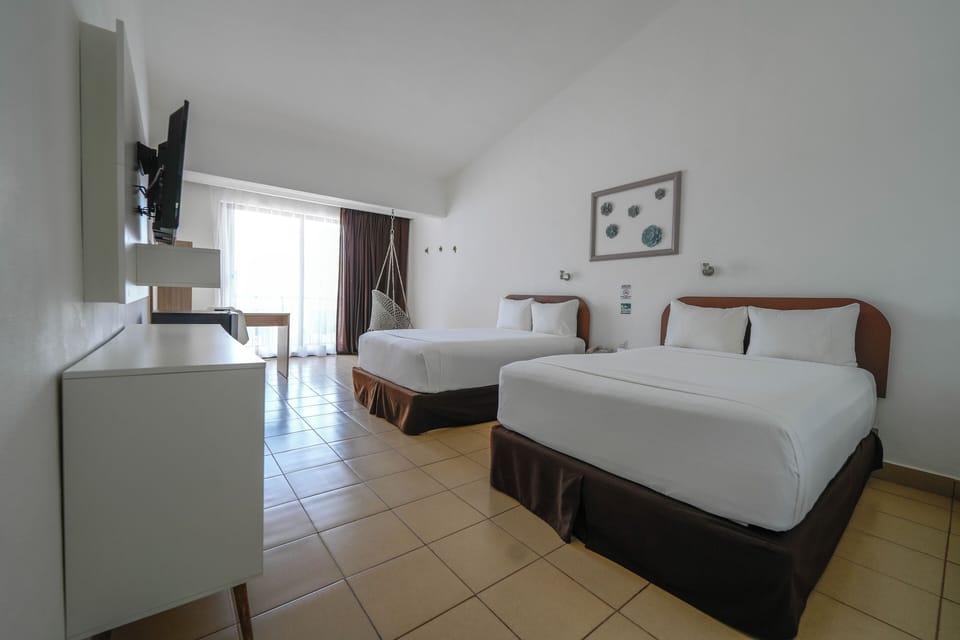 Superior Room | In-room safe, desk, iron/ironing board, bed sheets