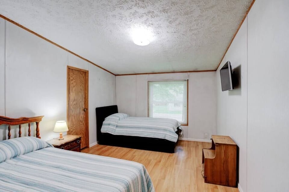 2 twin trundle bed and full size bed