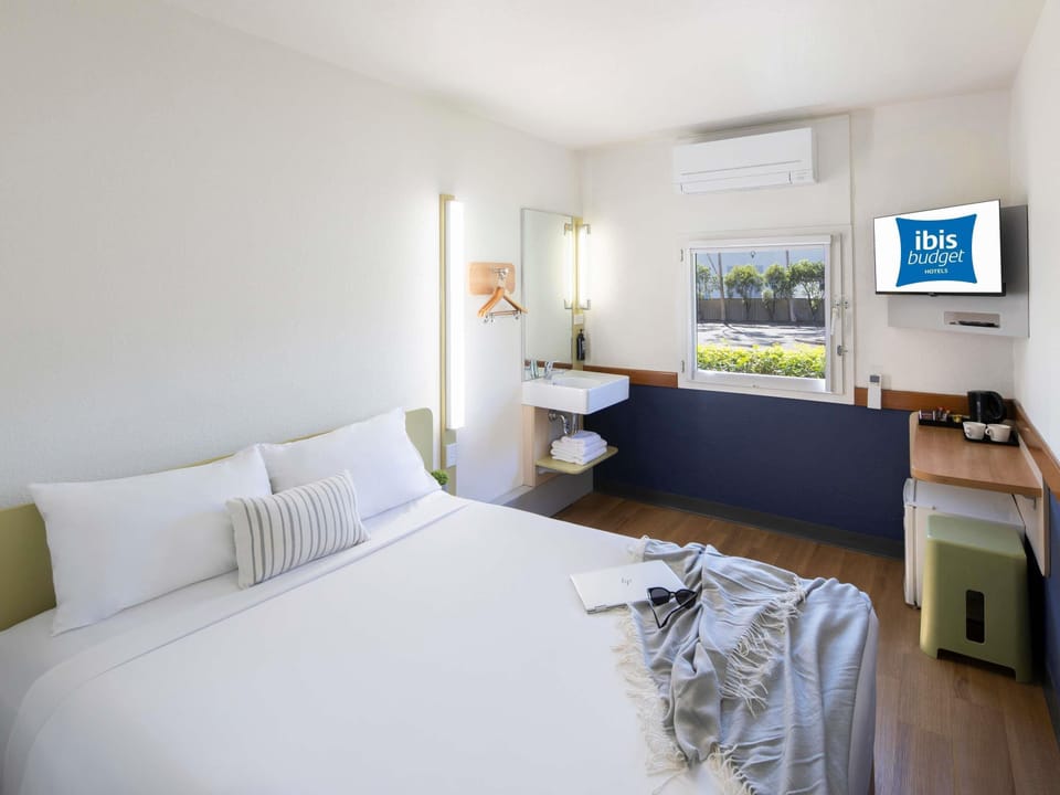 Desk, laptop workspace, free WiFi, bed sheets