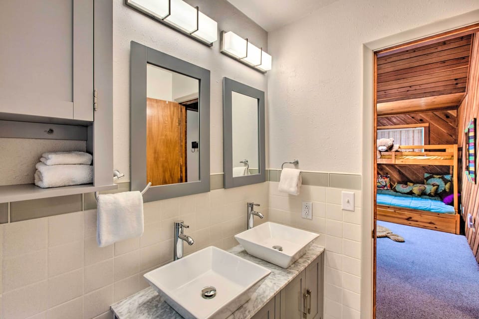 Angel Fire Cabin: Hot Tub, Fire Pit & Trail Access Cottage in Angel Fire