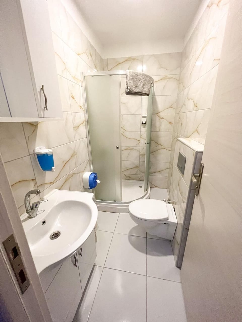Shower, free toiletries, hair dryer, towels